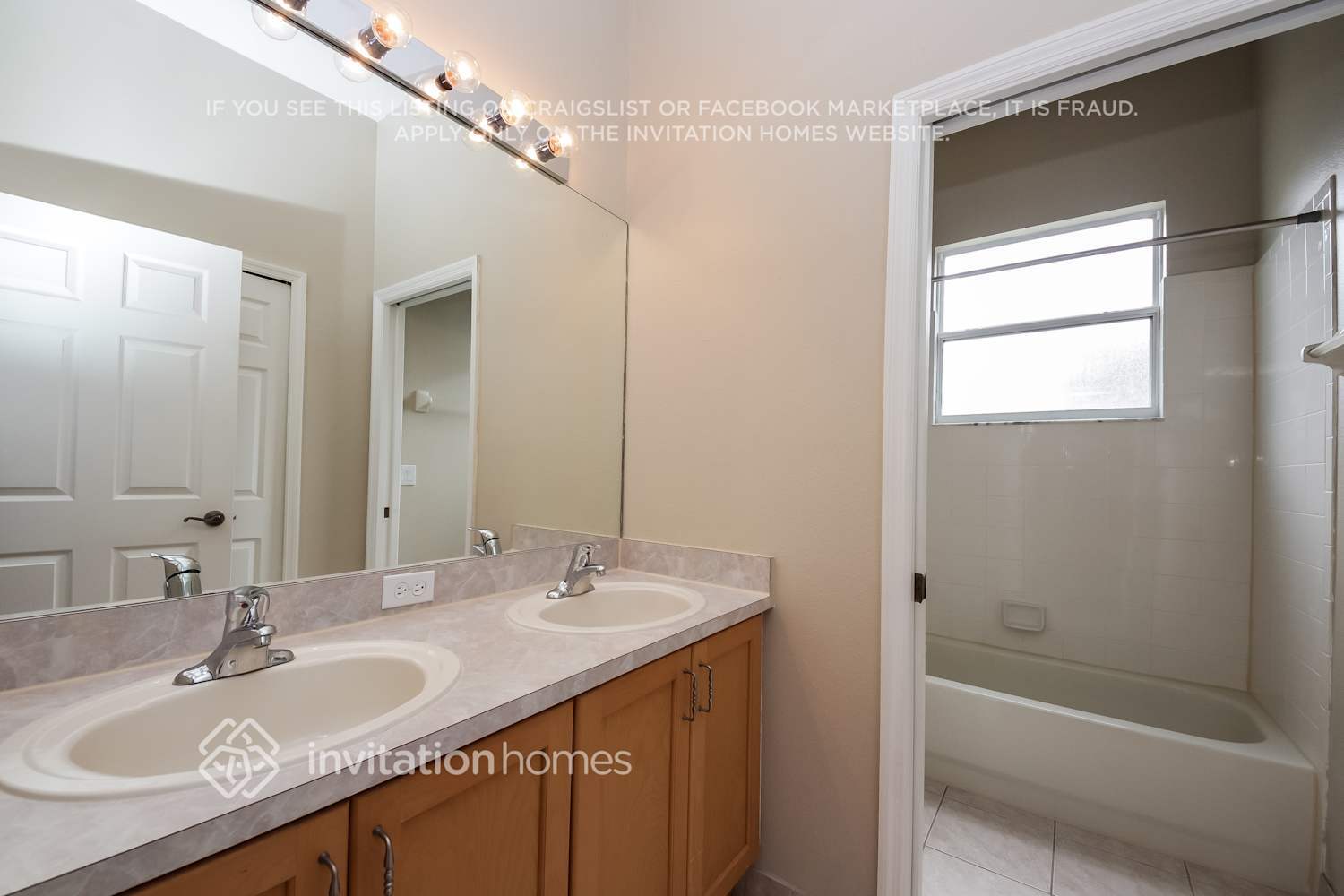 Building Photo - 2856 Majestic Isle Dr