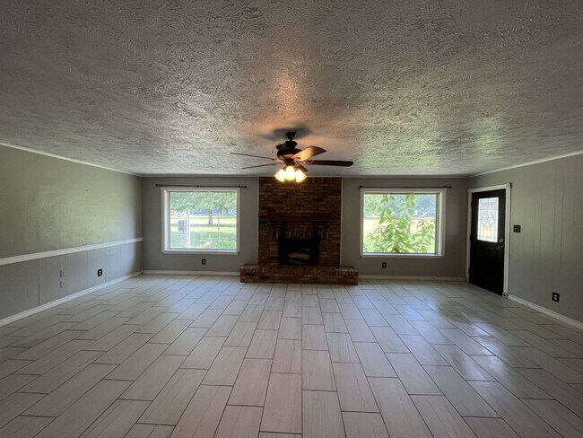 Building Photo - 331 Carr Rd