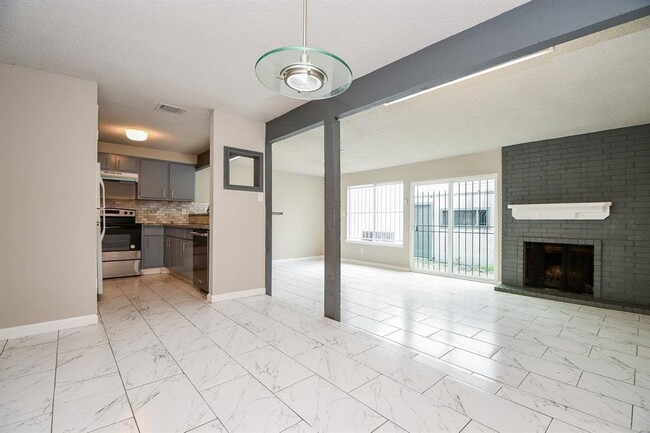 Building Photo - 12569 Wellington Park Dr