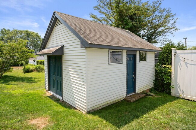 Building Photo - 33 Billow Rd