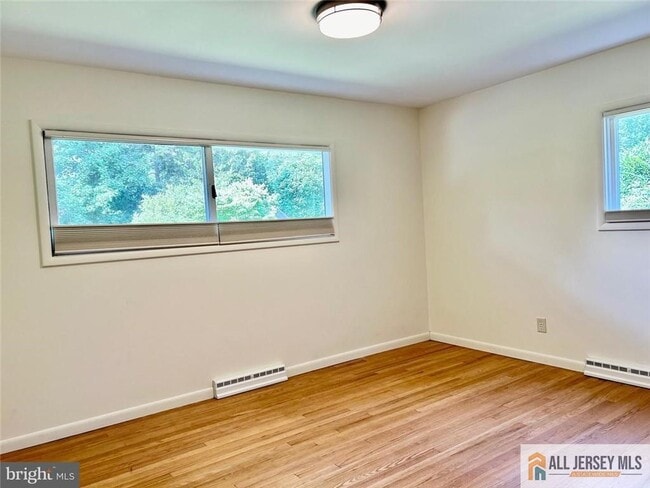 Building Photo - 28 Pardoe Rd