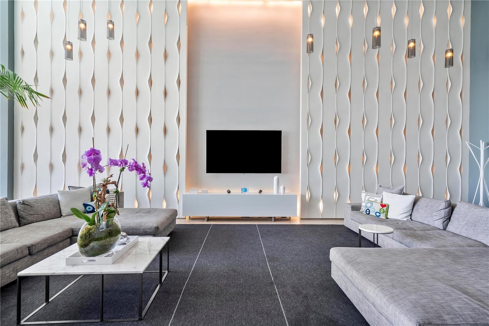 Building Photo - 460 NE 28th St