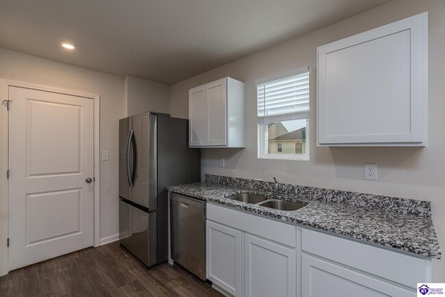 Building Photo - 138 Red Hawk Dr