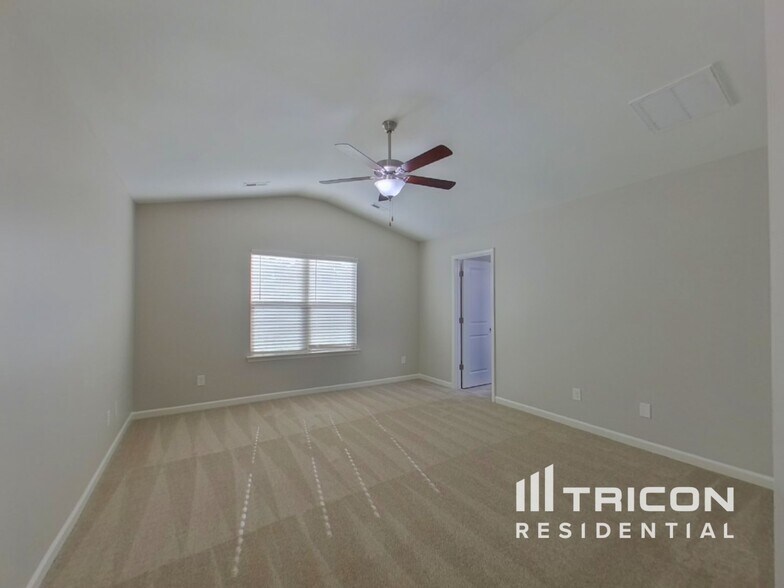 Building Photo - 204 Spring Knoll Dr