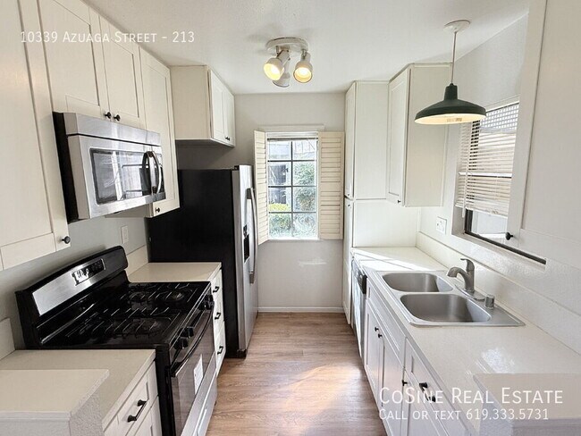 Building Photo - 10339 Azuaga St