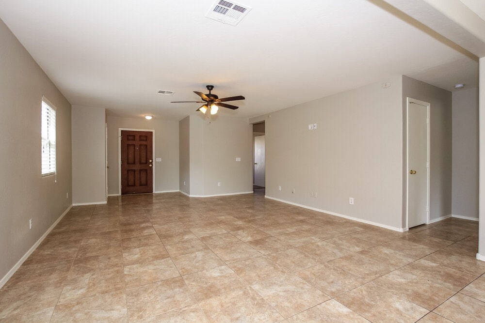 Building Photo - 2081 E Paso Fino Dr