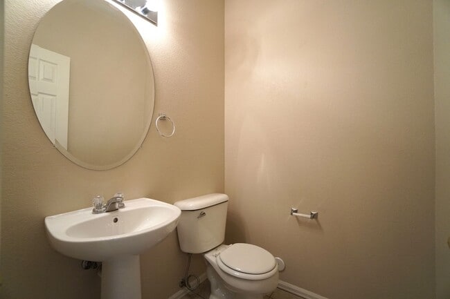 Building Photo - 862 Red Thistle View