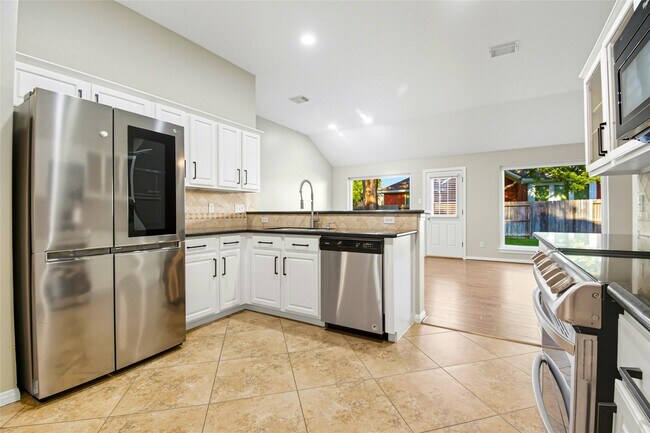 Building Photo - 15522 Valley Plum Ct