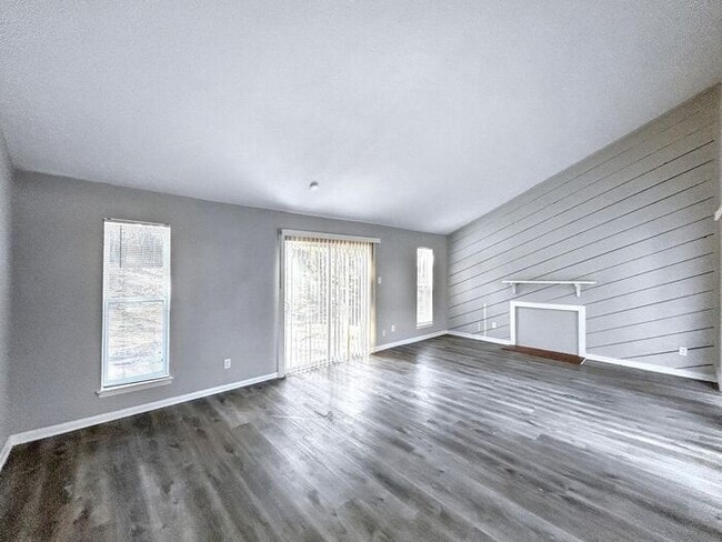 Building Photo - 3333 Leschallas Dr