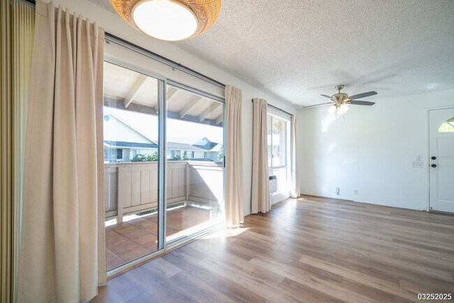 Building Photo - $2,900 / 2 BED / 1.5 BATH / 2 PARKING Condo in Ewa Gentry