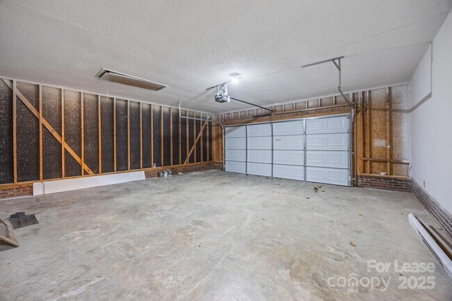 Building Photo - 6227 King George Dr