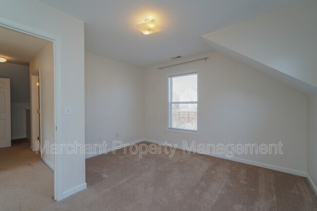 Building Photo - 335 Woodlark St
