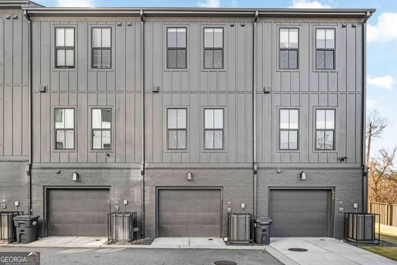 Building Photo - Beautiful West Midtown Townhome Available Now