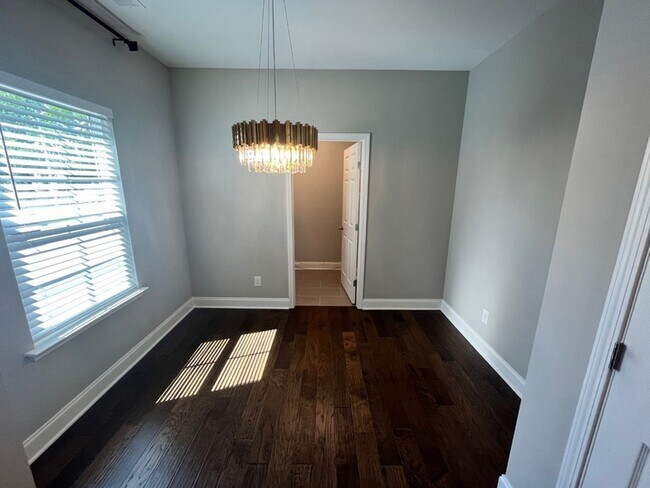Building Photo - 135 Saddle Wood Ln