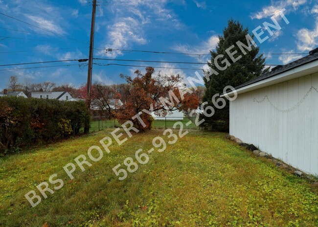 Building Photo - Cozy 3bd, 1ba in Mt. Clemens