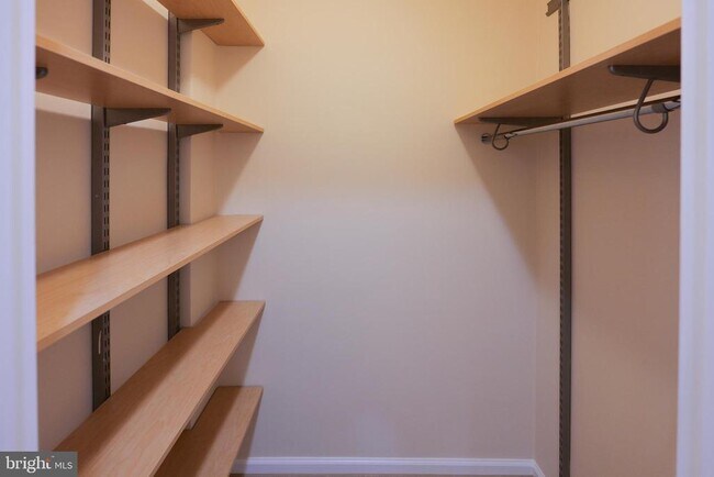 Building Photo - 1730 Arlington Blvd