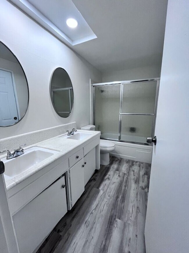 Building Photo - Recently Remodeled South Redlands Home