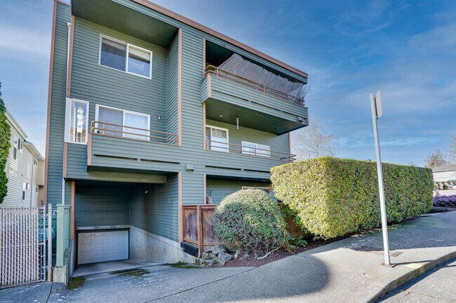 Building Photo - Quirky 1bd/1.5bth Loft Condo in West Queen Anne, $2,300/mo.