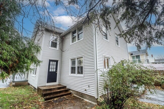 Building Photo - 9 Nicholas Square