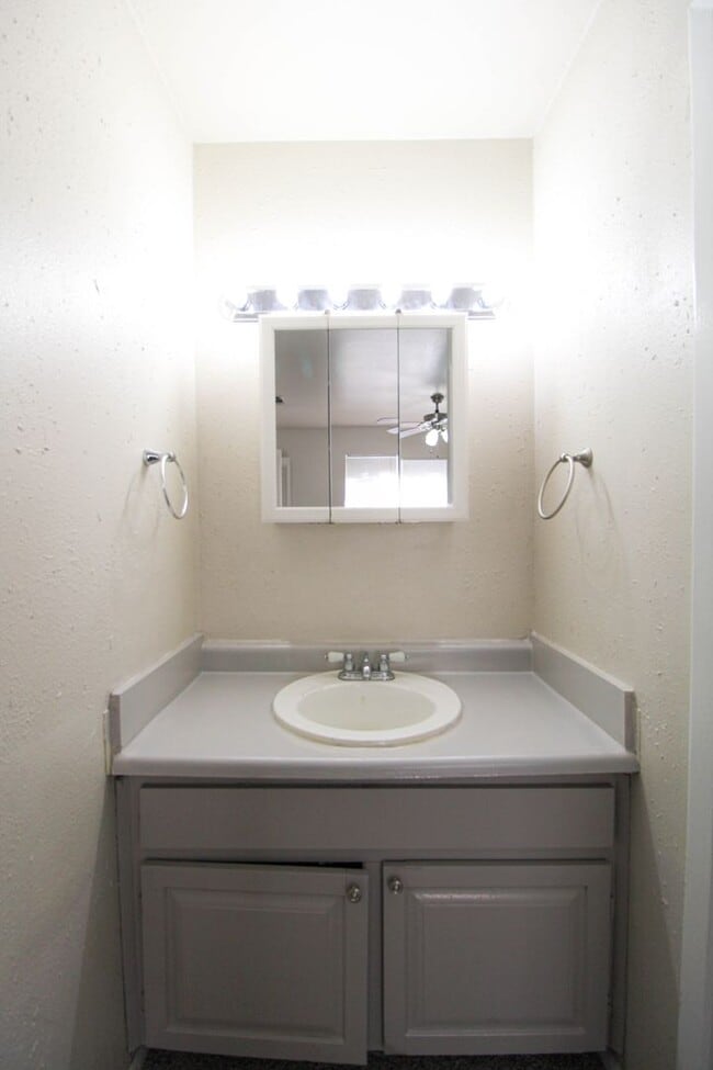 Building Photo - 10906 Lands Run St