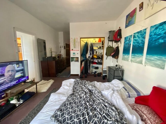 Building Photo - Awesome value four bedroom in Brookline