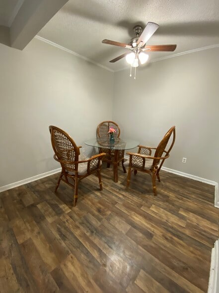 Building Photo - 950 Forestbrook Rd