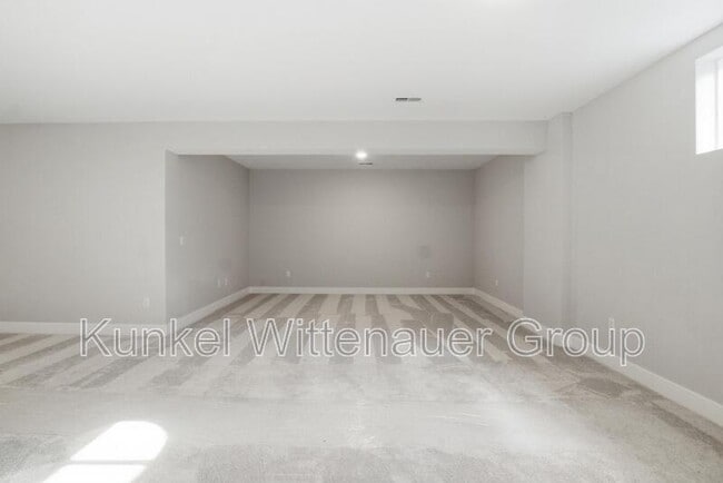 Building Photo - 837 Bushwood Way