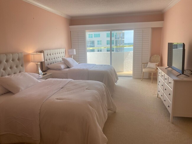 Building Photo - Gulf views from this Cozy 2 Bedroom Condo-...