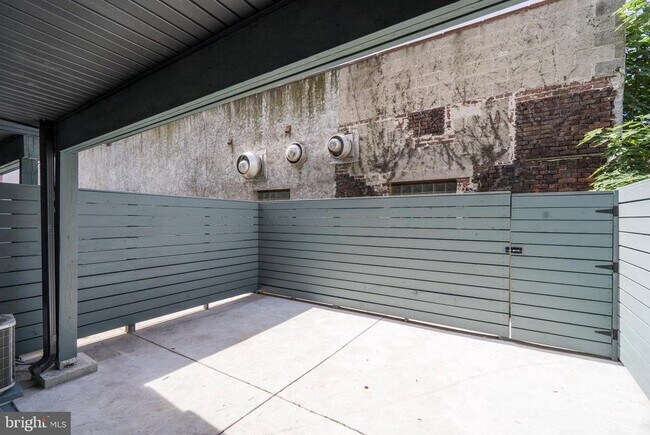 Building Photo - 1436 Clymer St