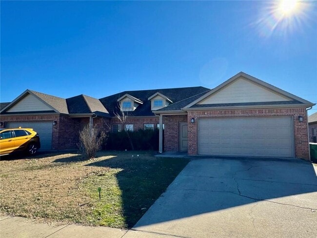 Building Photo - 938 Kensington Dr