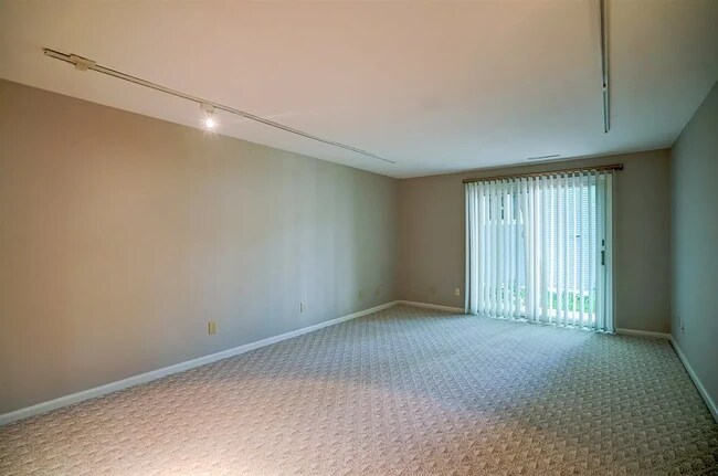 Building Photo - 11 Gray Birch Trl