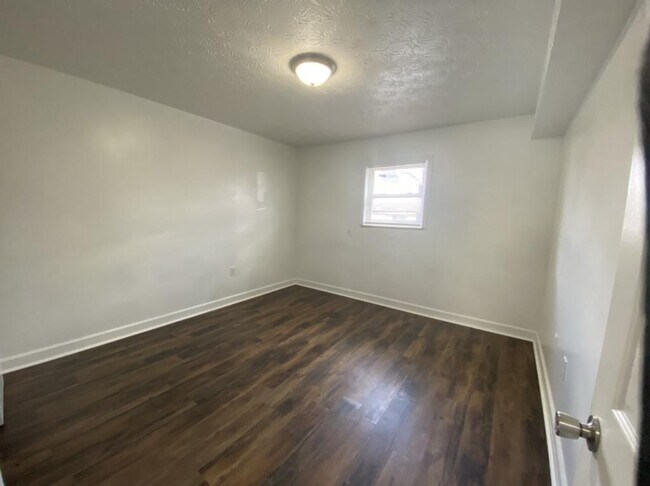 Building Photo - 2001 Rockford Ln