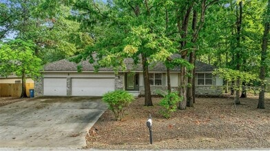 Building Photo - 9 E Elvendon Dr