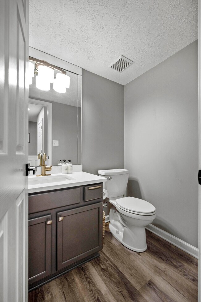 Building Photo - 4016 Kenesaw Dr