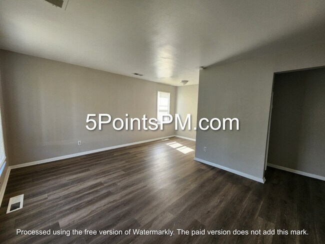 Building Photo - 4424 E 158th St