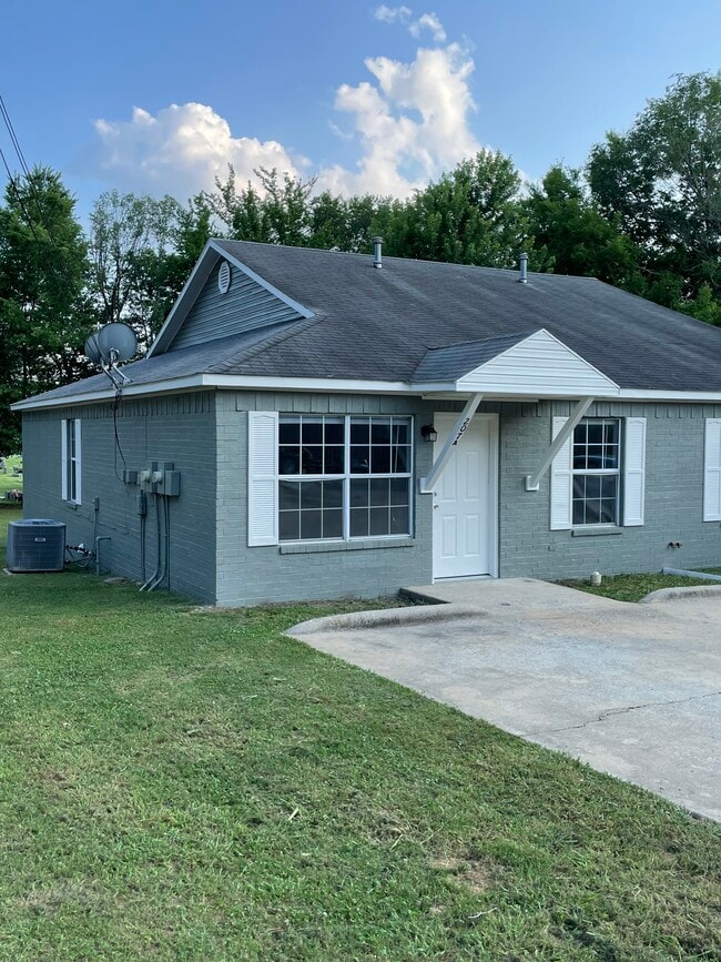 Building Photo - 207 W Parks St