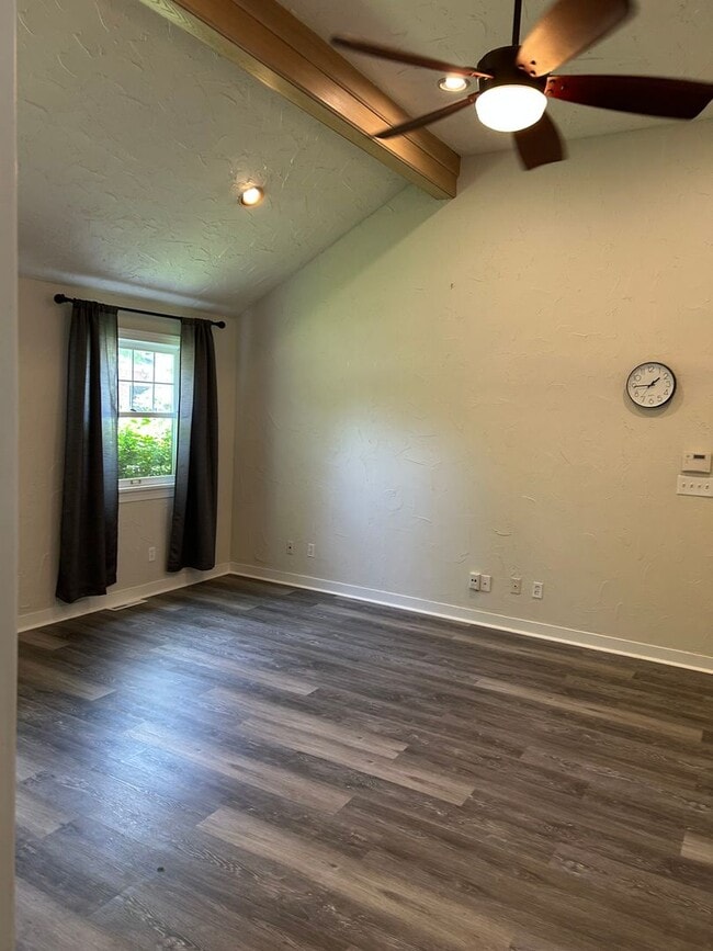 Building Photo - Spacious Colonial For Rent in Lyndhurst