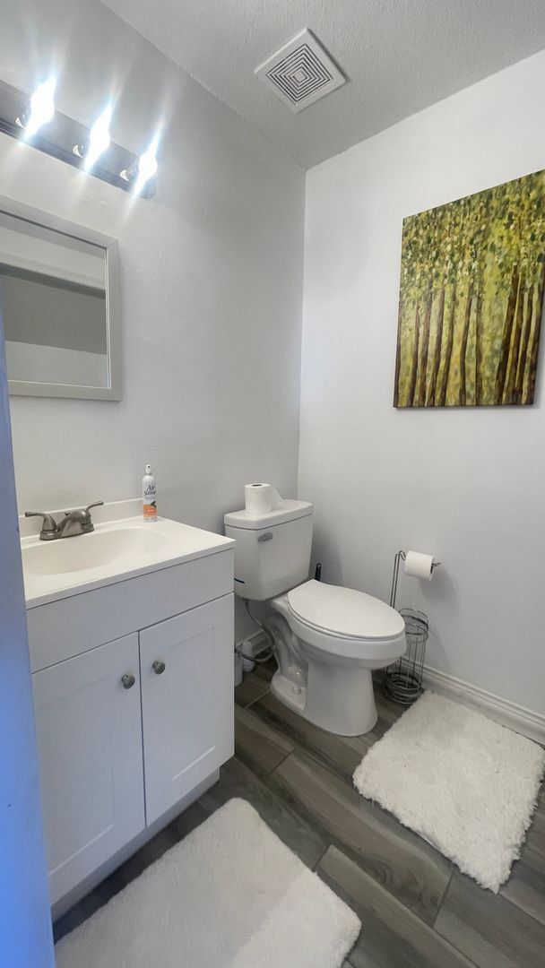 Building Photo - 1718 Silver Creek Ct