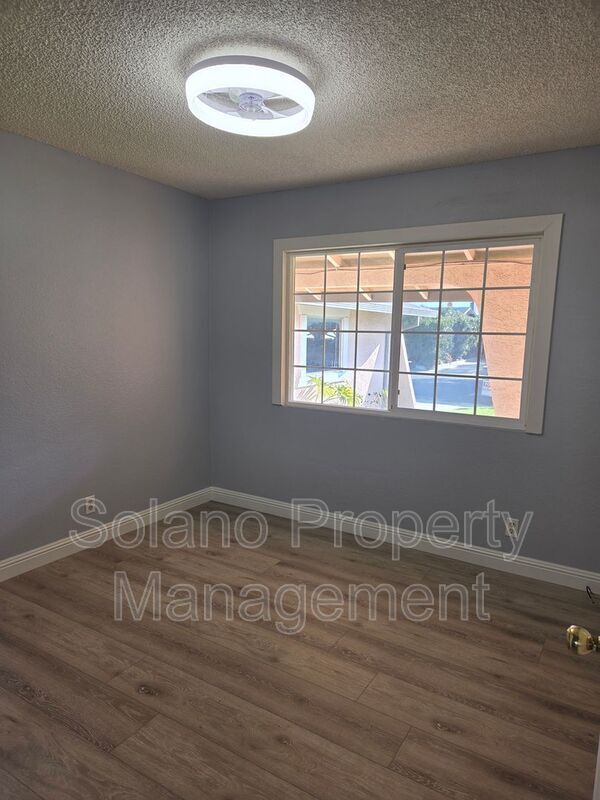 Building Photo - 512 Monterey Dr