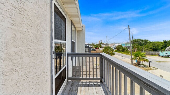 Building Photo - 5726 Beach Dr