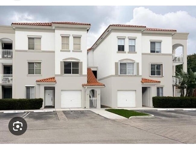 Building Photo - 11012 Legacy Dr