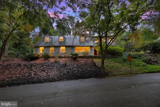 Building Photo - 829 Bryn Mawr Ave