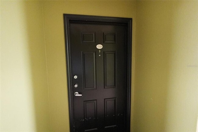 Building Photo - 911 N Orange Ave