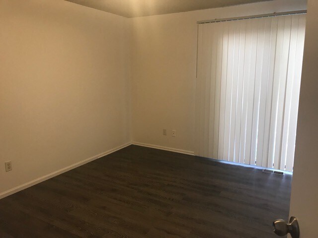 Building Photo - Three Bedroom Duplex Available In Longmont