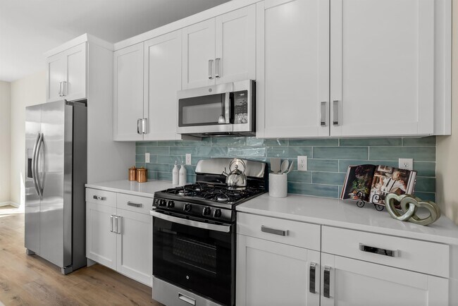 Building Photo - 996 Woodview Ct