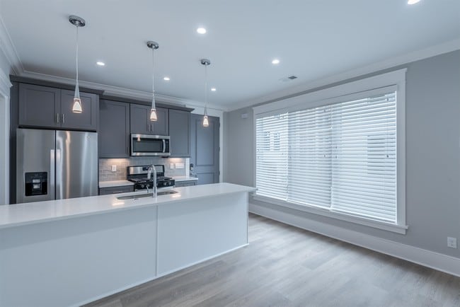 Building Photo - 4 Sanctuary Ct