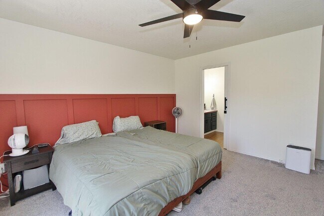 Building Photo - 1915 W Mulhuland Ct