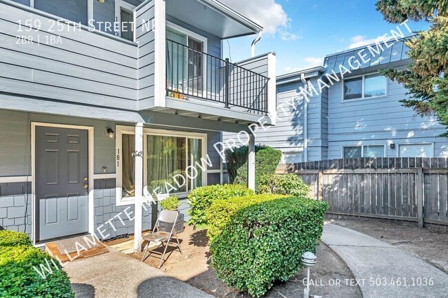 Building Photo - Spacious Updated 2 Bedroom 1 Bath Upstairs...