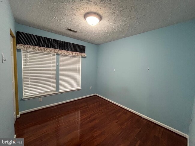 Building Photo - 283 Point to Point Square