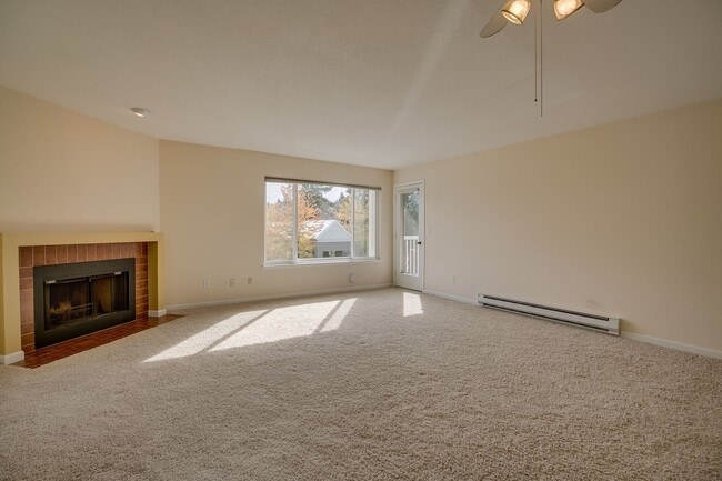 Building Photo - Downtown Mercer Island Condo Available Now!